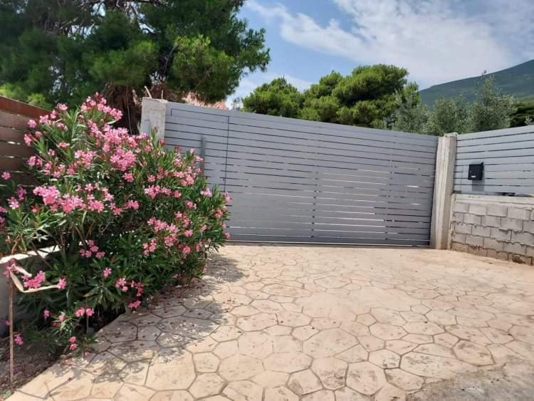 Guesthouse Aggelos Porto Germeno Exteriör bild