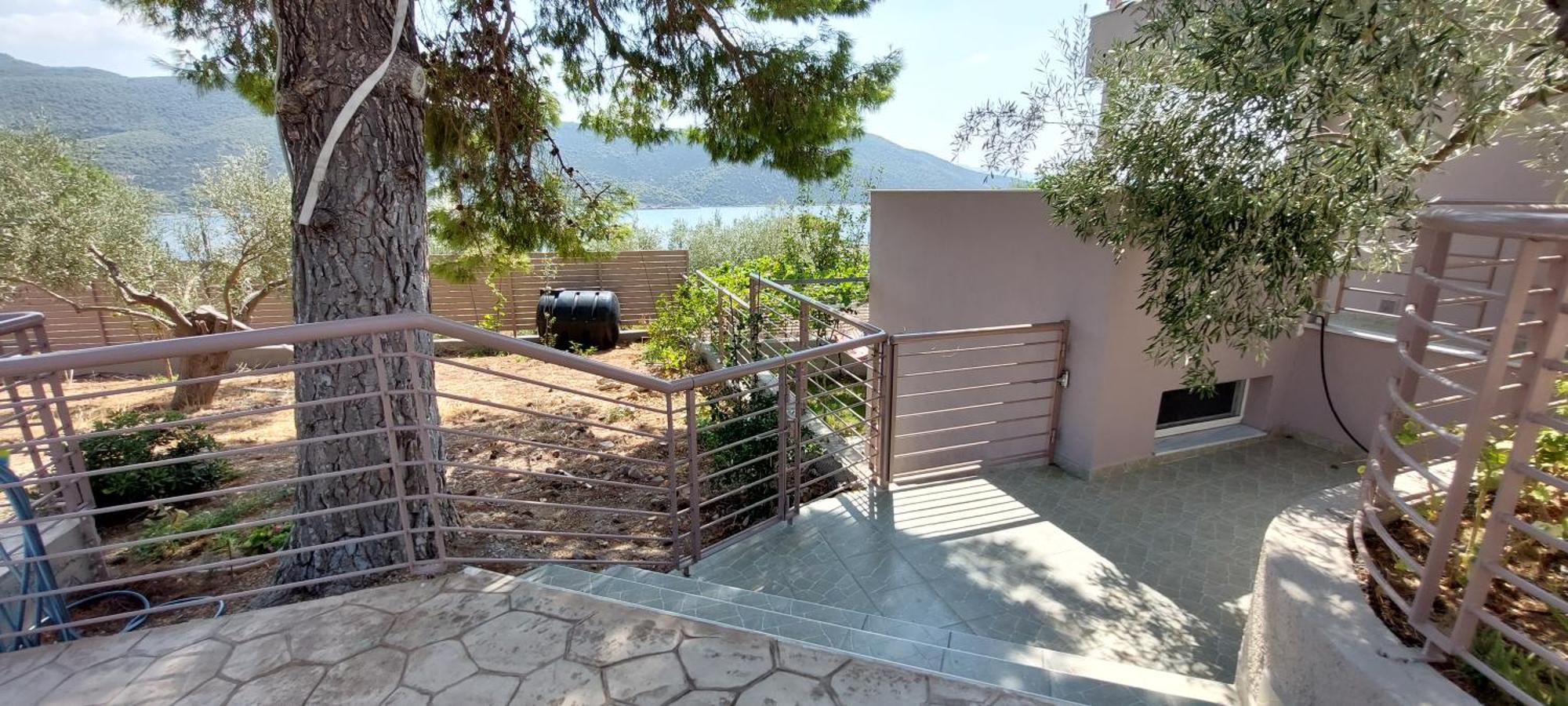 Guesthouse Aggelos Porto Germeno Exteriör bild